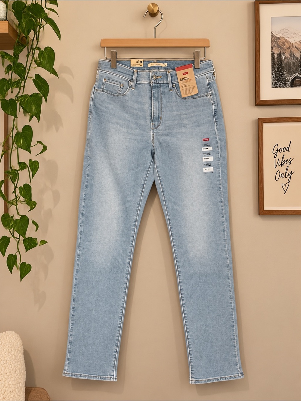 Levi's Women’s Classic Straight Light Wash Jeans